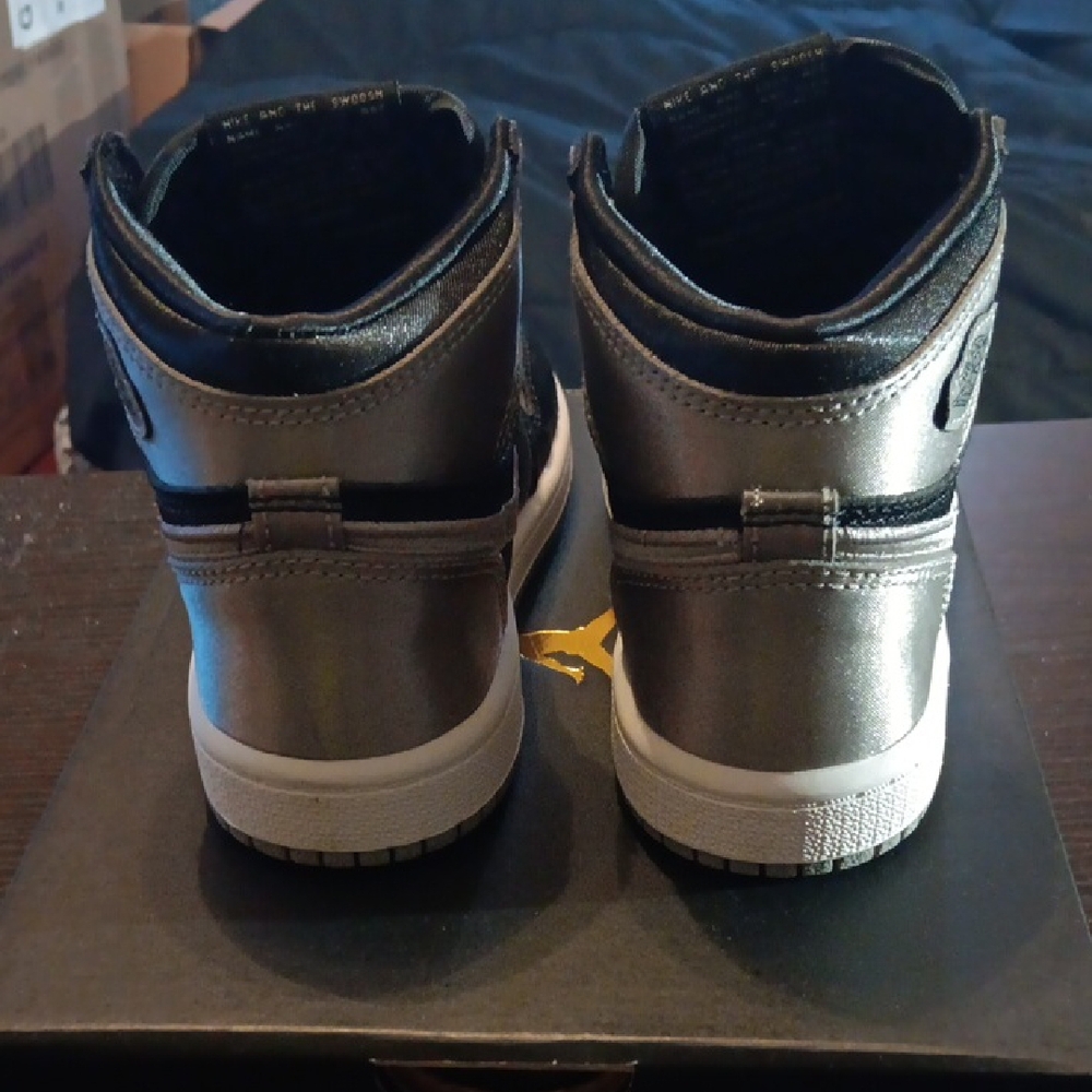 Nike Jordan 1 Retro High OG Satin Shadow Kids 11c NWBOX - Picture 5 of 10